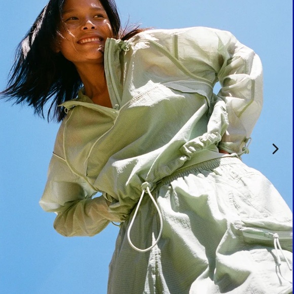 Outdoor Voices Jackets & Blazers - NWT Outdoor Voices Crop Windbreaker Pullover in Storm Small Light Green